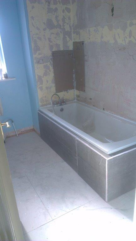 6. Boxing the bath & fitting concrete boards on the floor